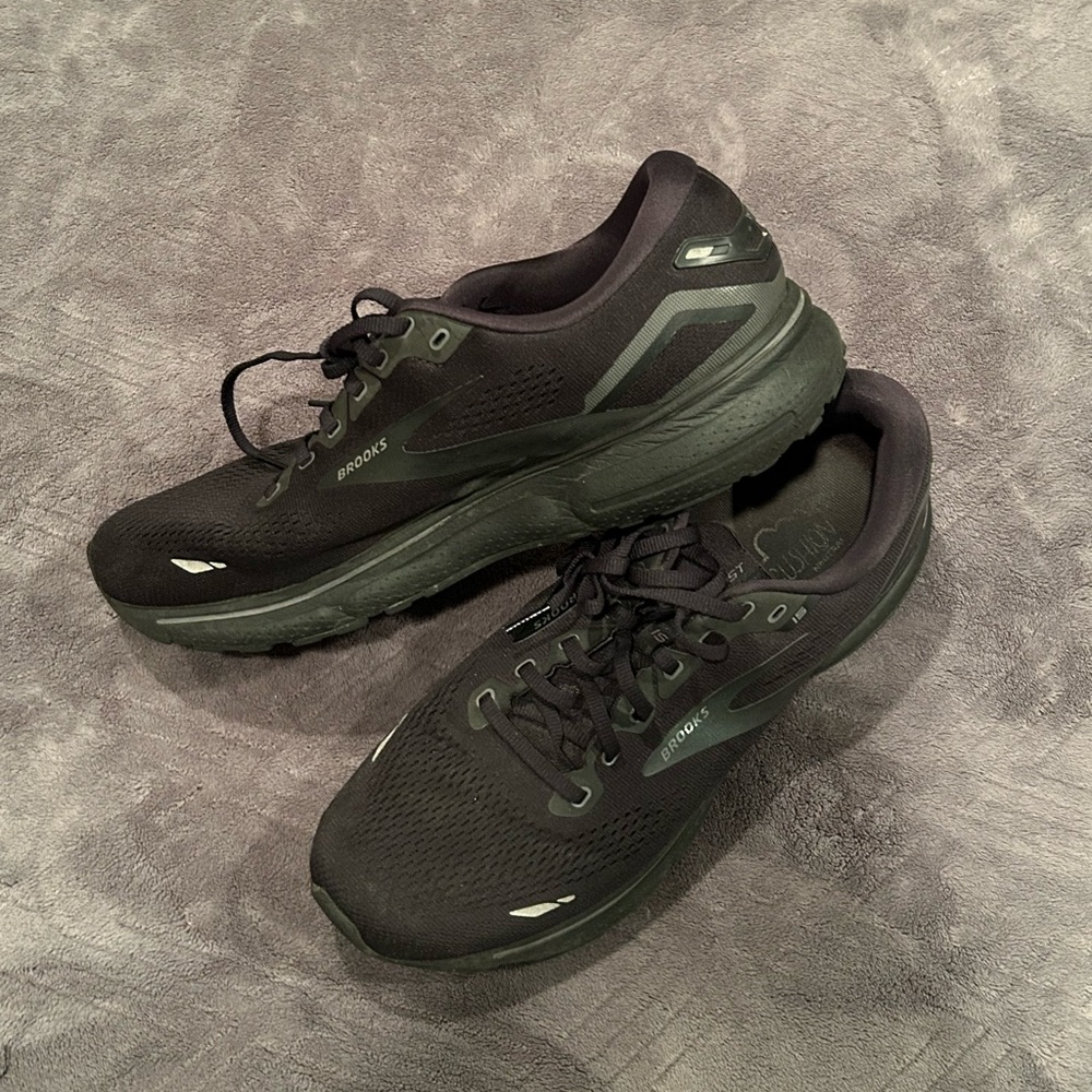 Brooks Men's Black Athletic Shoes - Picture 2 of 5